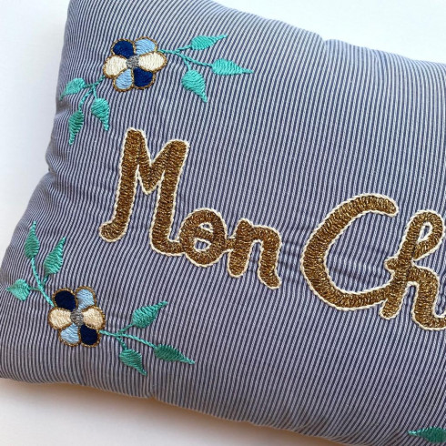 Embroidered cushion Mon chéri