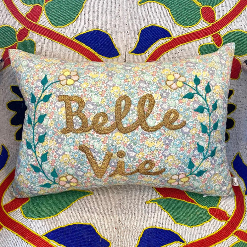 Embroidered cushion Belle Vie
