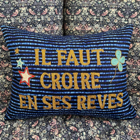 Embroidered cushion IL FAUT CROIRE EN...