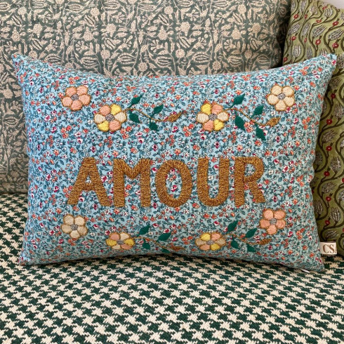 Coussin brodé Amour