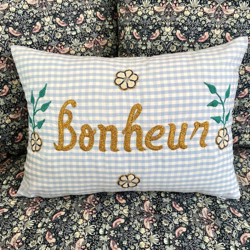 Embroidered cushion BONHEUR